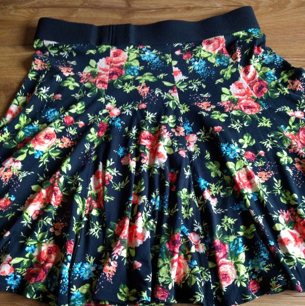 Karen Kane jersey knit floral skirt